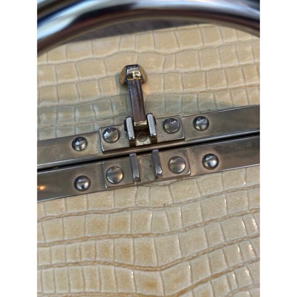 Borsa Bella Women's Cream & Gold Tone Trim Leather Train Box Bag - Picture 13 of 13